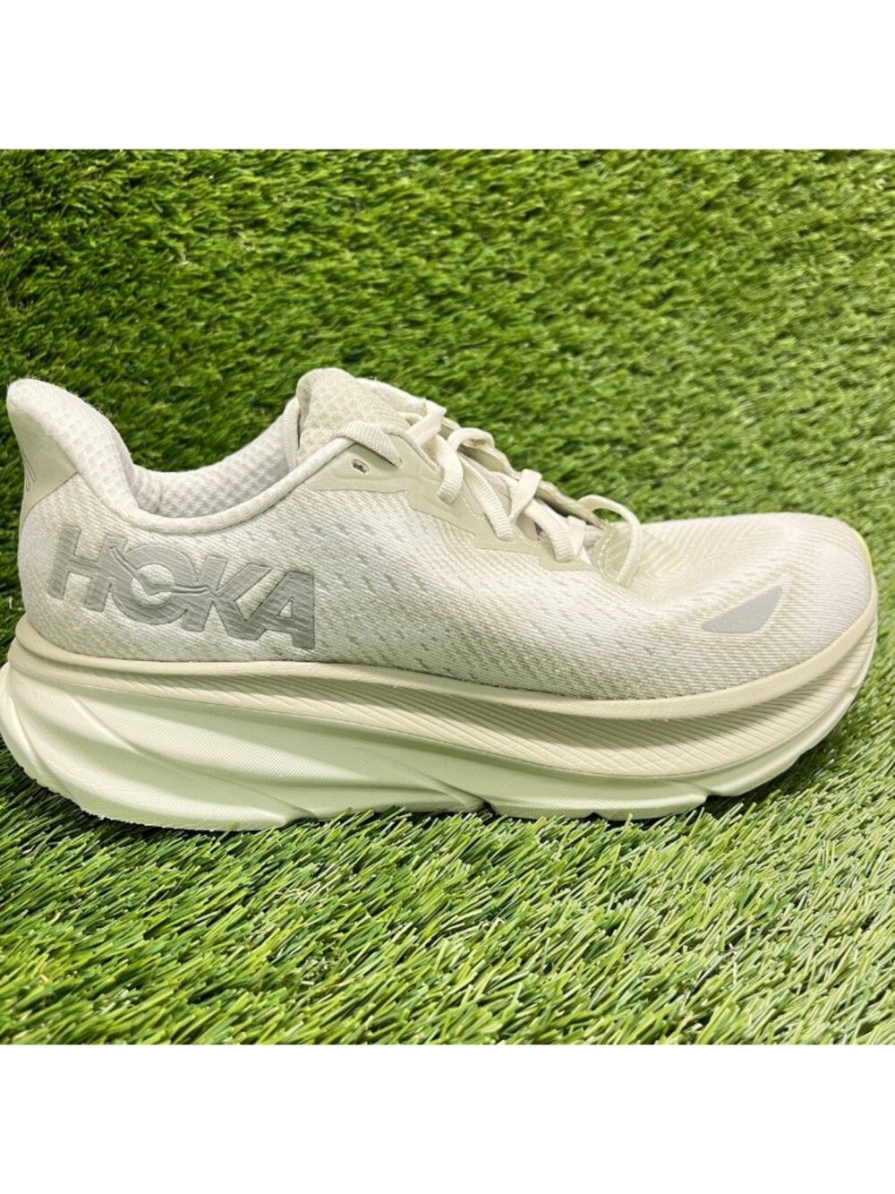 Hoka One One Clifton 9 GTX Mens Size 8 Ivory Athletic Running Shoes Sneakers